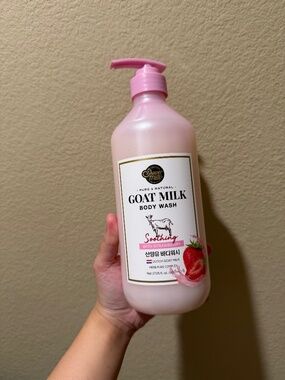 Aekyung Shower Mate Goat Milk Body Wash - Soothing with Strawberry